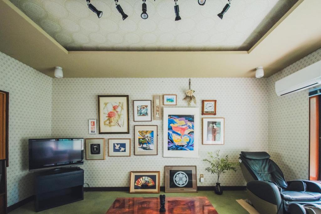 Sado House | 最大8名 庭園に住むアート Active Art Hotel 80畳の広さを誇る古民家 日本庭園を独り占め