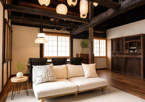 Komoro Villa | [貸切り] 220㎡ 月のワルツ 108年前の高級古民家