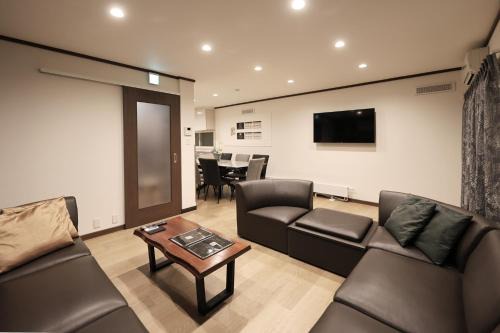 Shiroishi Villa | 貸切サウナでととのう-2台駐車可-15人まで宿泊可-The Phoenix