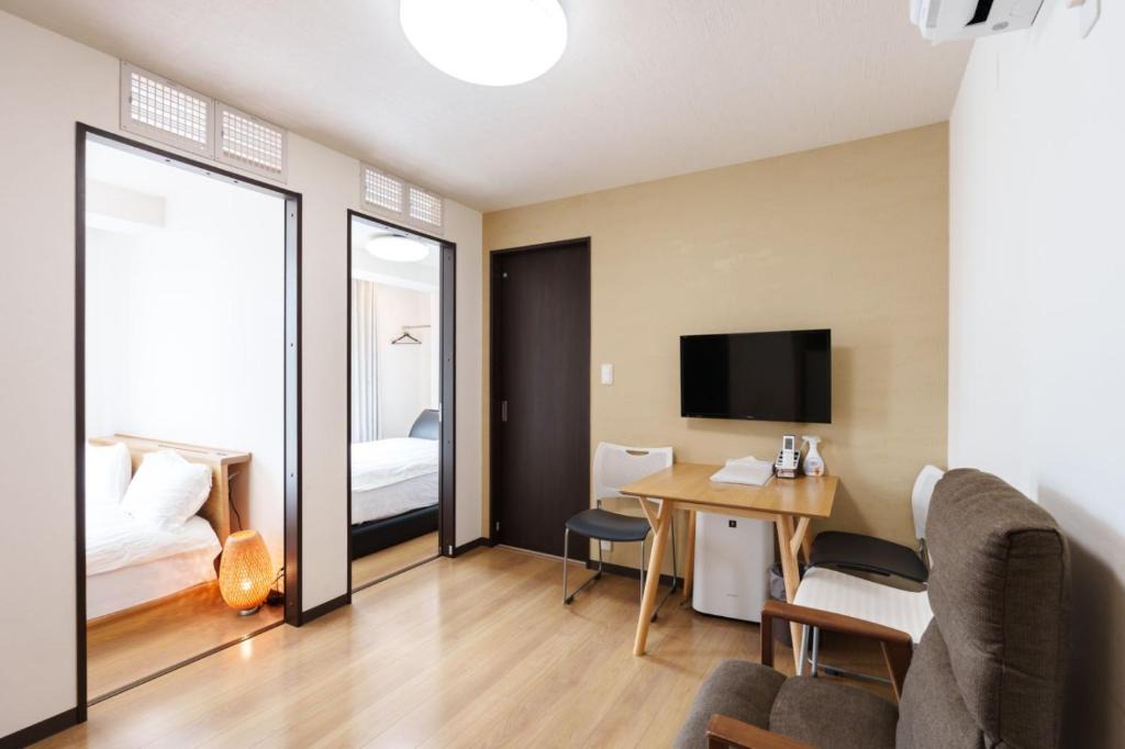 Namba Apartment | 青葉邸 NIPPONBASHI Room 607 3 Min Walk to Kuromon Market 2BR South-Facing Family Residence