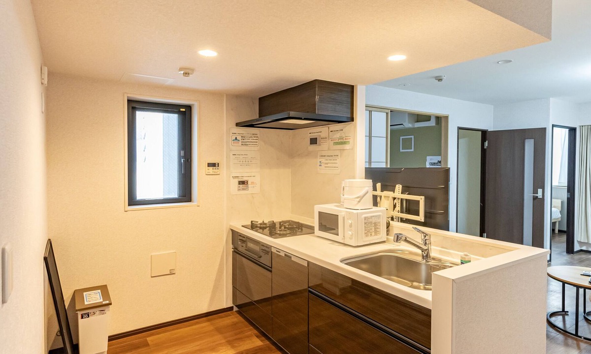 Nishiwaseda Apartment | 1-minute walk from the station/Four-bedroom apartment in Waseda/Direct access to Ikebukuro, near Shinjuku