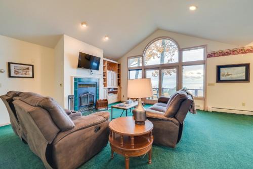 Good Hart House | 17 Mi to Skiing! Lake-View Michigan Home w/Deck