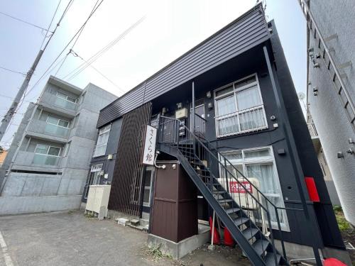 Shiroishi Apartment | 2-2菊札幌中心部から地下鉄で2駅にある古民家型単身アパートメント美室でおすすめ