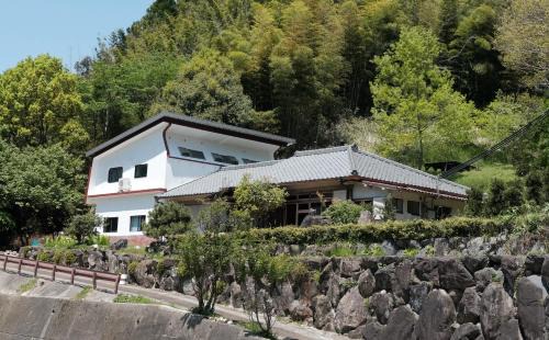 Uda Apartment | ARUYOゲストハウス 山と竹に囲まれた一棟貸切 のびのびとbbq 焚き火