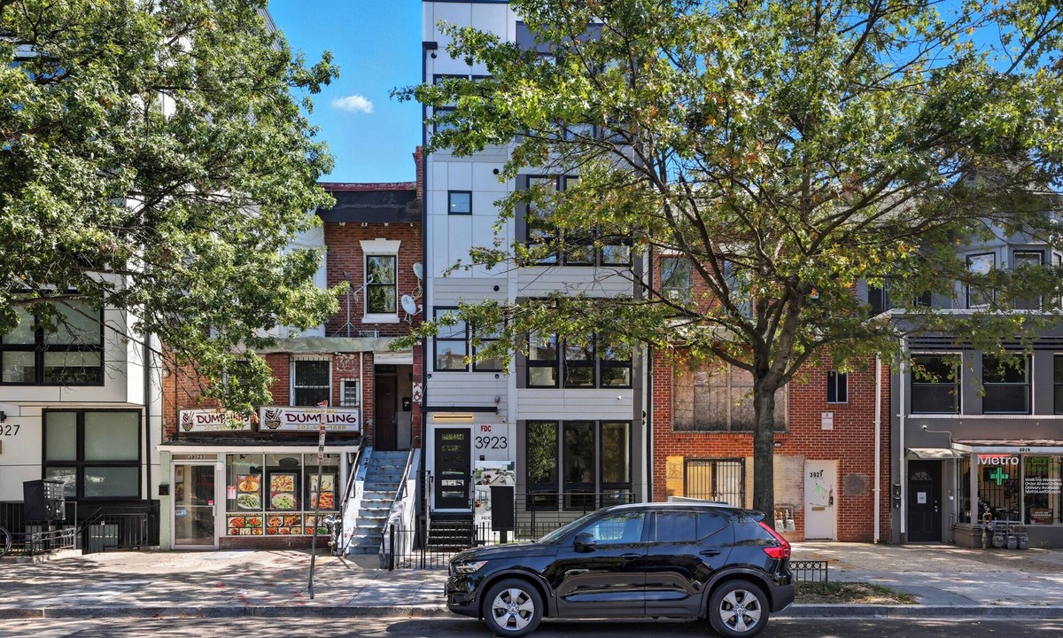 Petworth Apartment | Charming 2BR in Washington with AC—comfort, style, and city vibes await!