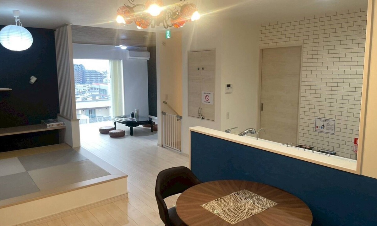 Chuo-ku House | Entire House on a Hilltop with Panoramic Views of Fukuoka | 92 ㎡ | A Base for Exploring Fukuoka | Sleeps 8, 2 Parking Spaces