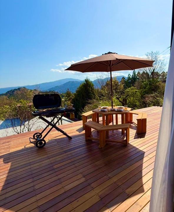 Yamakita Villa | HighLand 伊豆大島箱根連峰を望む高級貸切ヴィラサウナ大型ウッドデッキ薪ストーブ完備