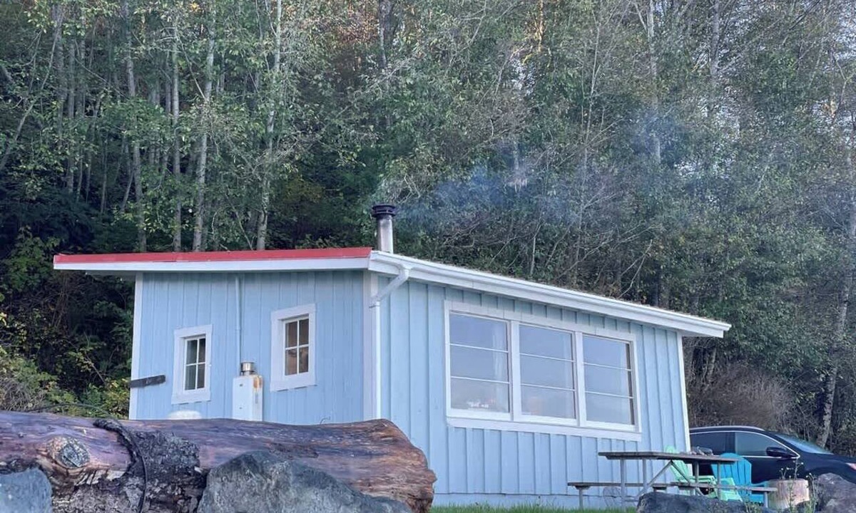 Port Angeles Cabin | Jasper Inn Olympic Beach Cabin on the Strait of Juan De Fuca