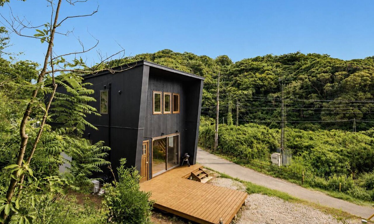Futtsu Cottage | Log Cabin with Ocean Views | Bonfire in a Private Satoyama Forest