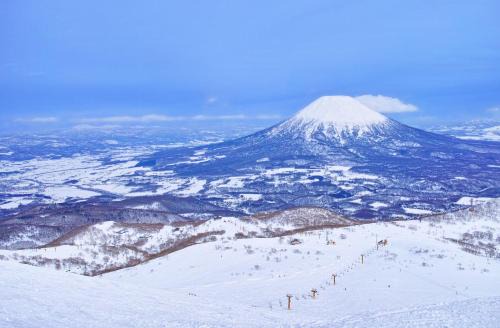 Hirafu Hotel | Mercure Niseko Resort Formerly known as Midtown Niseko