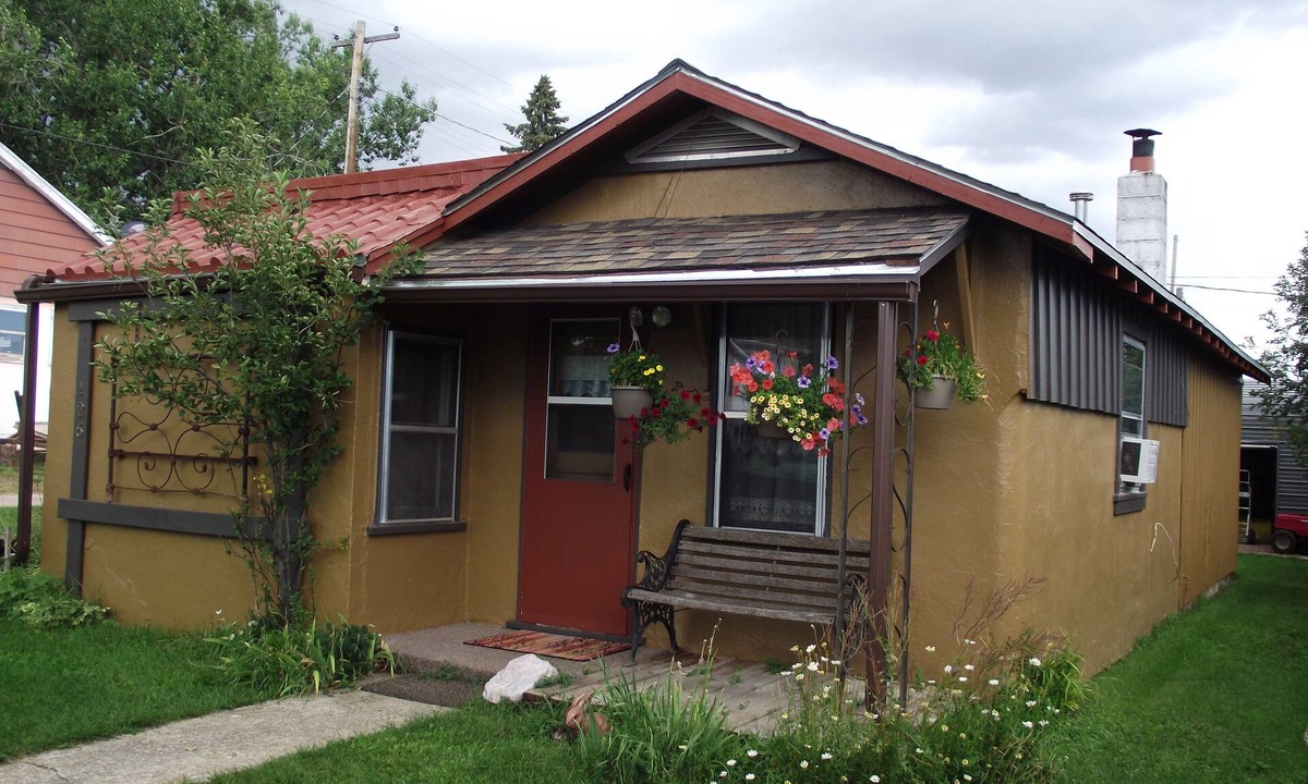 Custer House | Near Mount Rushmore and all the Black Hills attractions. Located in Custer, SD