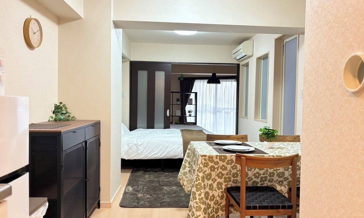 Kita Apartment | Osaka Castle, Nakanoshima and Osaka-Tenmangu/Orizuru Kitchen Apartment 202