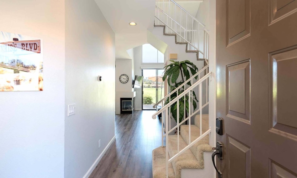 Palm Desert Condo | Palm Desert Retreat w/Fantastic View of Golf Course, Lakes and Mountains - 3 Bed