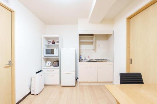 Namba Apartment | Rei no Kyo 601- 2-Min Walk to Kuromon Market - Family Suite with 2 Bedrooms - 2 Toilets & 1 Bathroom - Heated Living Room Floor - Near Dotonbori