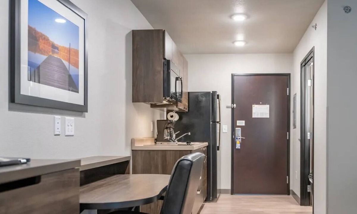 Wenatchee Hotel | Relax in Wenatchee – Modern 4 - Big Room w/Kitchen Near Pybus Public Market!
