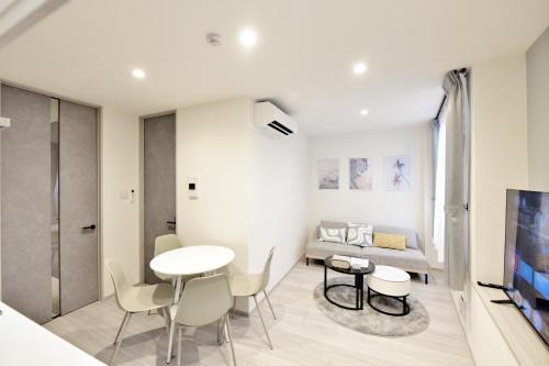 Namba Apartment | Spacious 53sqm Family Apartment Namba Dotonbori Kuromon 6 Guests Riverwood 202