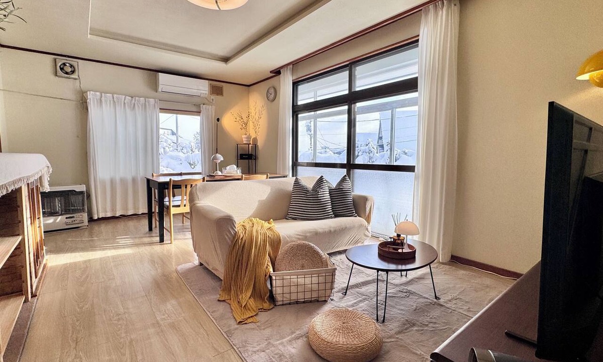 Furano House | Spacious Furano 7ppl 4bdr stay. 2 min to Ski Lifts & Close to Summer Spots