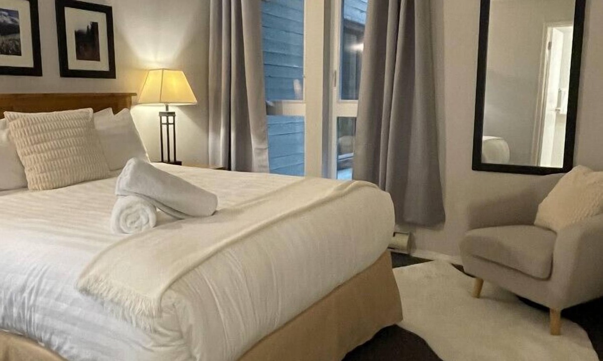Whistler Village Apartment | Tantalus Boutique Lodge Mountain Ski Suite