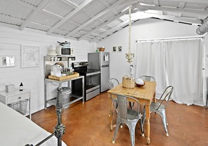 08 miles to Marktplatz - Walking distane to Downtown - Cozy Getaway in Fredericksburg