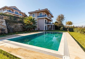 250 m² Villa ∙ 5 bedrooms ∙ 11 guests in Körfez Mahallesi