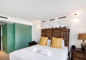 Boho Room in the City with Remarkable Rooftop in Perth