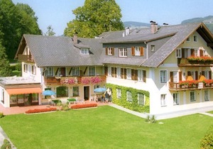 large double room No. 20 with balcony - Hotel Garni Stabauer in Mondsee