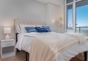 Modern 2 BR Near Stampede Rooftop Patio Gym in Calgary