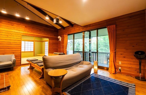 Tsumagoi House | クラレンス北軽井沢 - 4KプロジェクターとBBQ,焚き火を楽しむ森の貸切Villa -