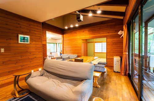 Tsumagoi House | クラレンス北軽井沢 - 4KプロジェクターとBBQ,焚き火を楽しむ森の貸切Villa -