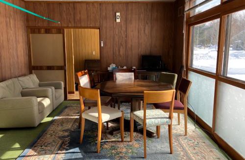 Kawayu Onsen Apartment | 一棟貸し温古知新 古道具屋が営む一軒家