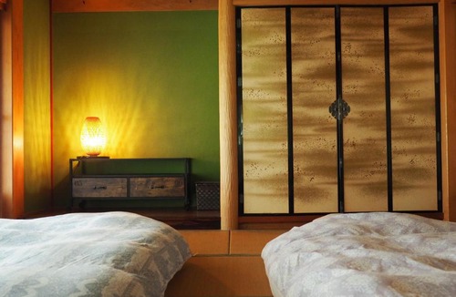 Nagahama House | 余呉の里山-ランプの宿-さくら