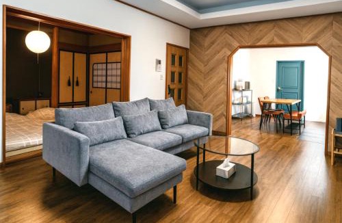 Toyama Apartment | 富山駅徒歩15分 駐車場あり 環水公園徒歩8分 旅行拠点に最適 和モダン空間でゆったり滞在