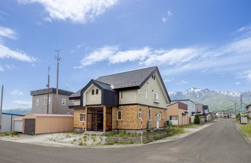 Furano Villa | 山の家 富良野の静かなエリアにある2リビングの広々一棟貸切ハウス