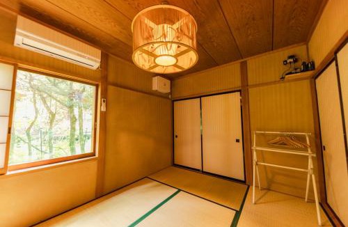 Yamanakako Villa | 山中湖森の中の赤い屋根コテージ
