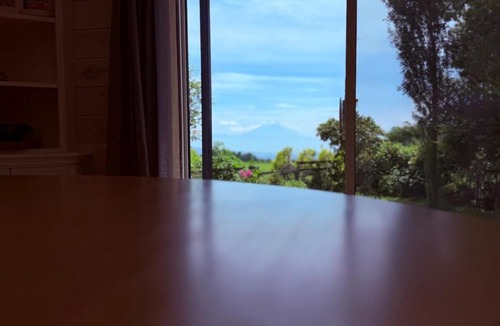 Hokuto House | 新規11名同一料金富士山一望大型ログハウス191m2サウナ内外気浴ゾーン広々庭BBQ