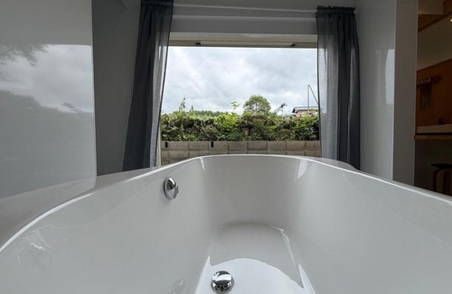 Hokuto House | 新規11名同一料金富士山一望大型ログハウス191m2サウナ内外気浴ゾーン広々庭BBQ