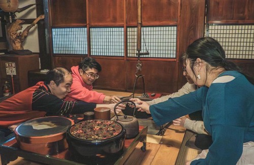 Sado Villa | 築120年の物語 河崎浪漫館 囲炉裏の火を囲む団らんと蔵サウナで整う贅沢な一棟貸し