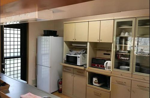 Yumoto House | 那須ハイランドパーク車10分! 暖炉のある森の別荘 ウッドデッキでバーベキューを楽しむ