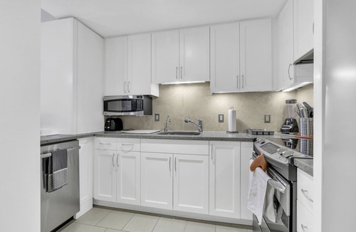 Chinatown Apartment | 1BR Fully Furnished Apartment near National Museum by RedAwning