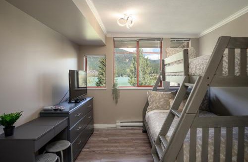 Nicklaus North House | 2BR in Nicklaus North Clubhouse, Lake and Mountain Views, Gas Fireplace, Parking