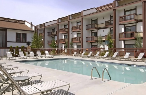 Wenatchee Hotel | 3 Premium Units Perfect for Groups! Free Parking, Enjoy on the Pool!