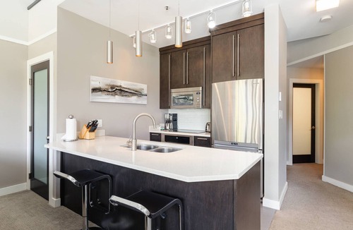 Blackcomb Condo | 5 star unit at Base of Mountain. Executive Condo- Walk to lifts. NOTE: POOL CLOSURE TILL OCT 2026