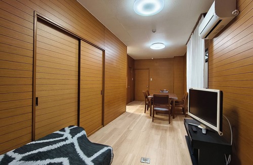 Naniwa Apartment | 9 minutes from JR Namba Station/Airport Bus Terminal, 6 minutes from JR Ashiwarabashi Station, close to both Shinsaibashi and Kyocera Dome Osaka, Ohara 101