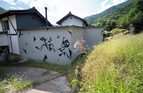 Aoki House | A one-bedroom inn where you can stay in a space away from the city and stay in art.