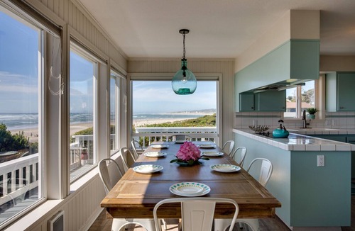 Waldport House | Beach Front Panoramic Vistas! Miles of Sandy Beach! Hot Tub! Dog Friendly!