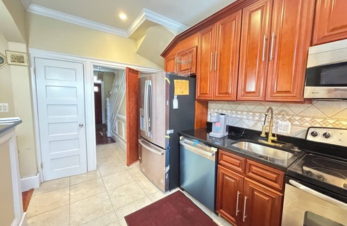 Southeast House | Beautiful Classic House near Metro in DC with 4 Bedrooms