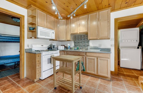 Harden Flat Cottage | Beautiful house close to Yosemite with nature views & W/D - tranquil location