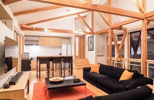 Hirafu Ski Chalet | Casi67 East | 2BR Hirafu Chalet | Shared Jacuzzi & Yotei Views