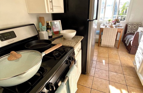 Westwood Condo | Cozy 1-bedroom condo in peaceful Los Angeles with AC