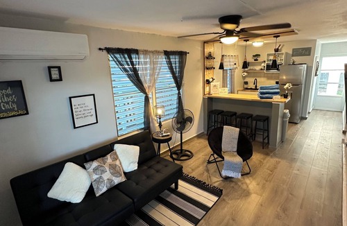 El Combate Apartment | Delfin Villa 1 - Tropical Oasis w/Splash Pool + Patio + Near to the beach